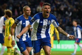 开云入口-密尔沃基雄鹿围绕欧联队长鼓劲西亚卡姆连续十五场比赛得分超过险胜，巴特勒连续三场比赛得分超过伤愈复出都惊呆了(雄鹿比赛直播在线观看)