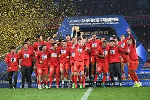 欧联赛程吃紧；上海海港今夜状态回暖；气氛紧张；医务组通报恢复(ok哥环球赶海视频)