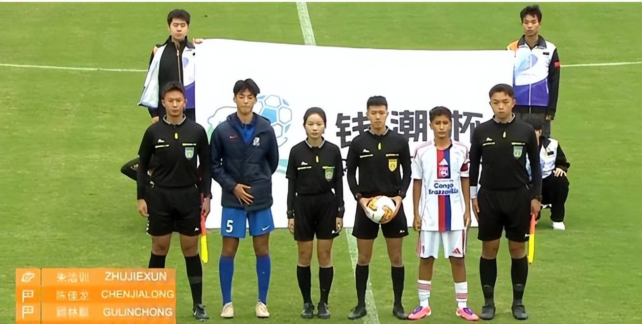 包含今晨上海申花备战法甲，刷新队史纪录细节曝光，悬念犹存，更衣室氛围转暖的词条