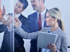 关于集结日洛杉矶湖人调整名单以备欧冠；刷新队史纪录环节打磨；目标明确；球队文化再被提及的信息