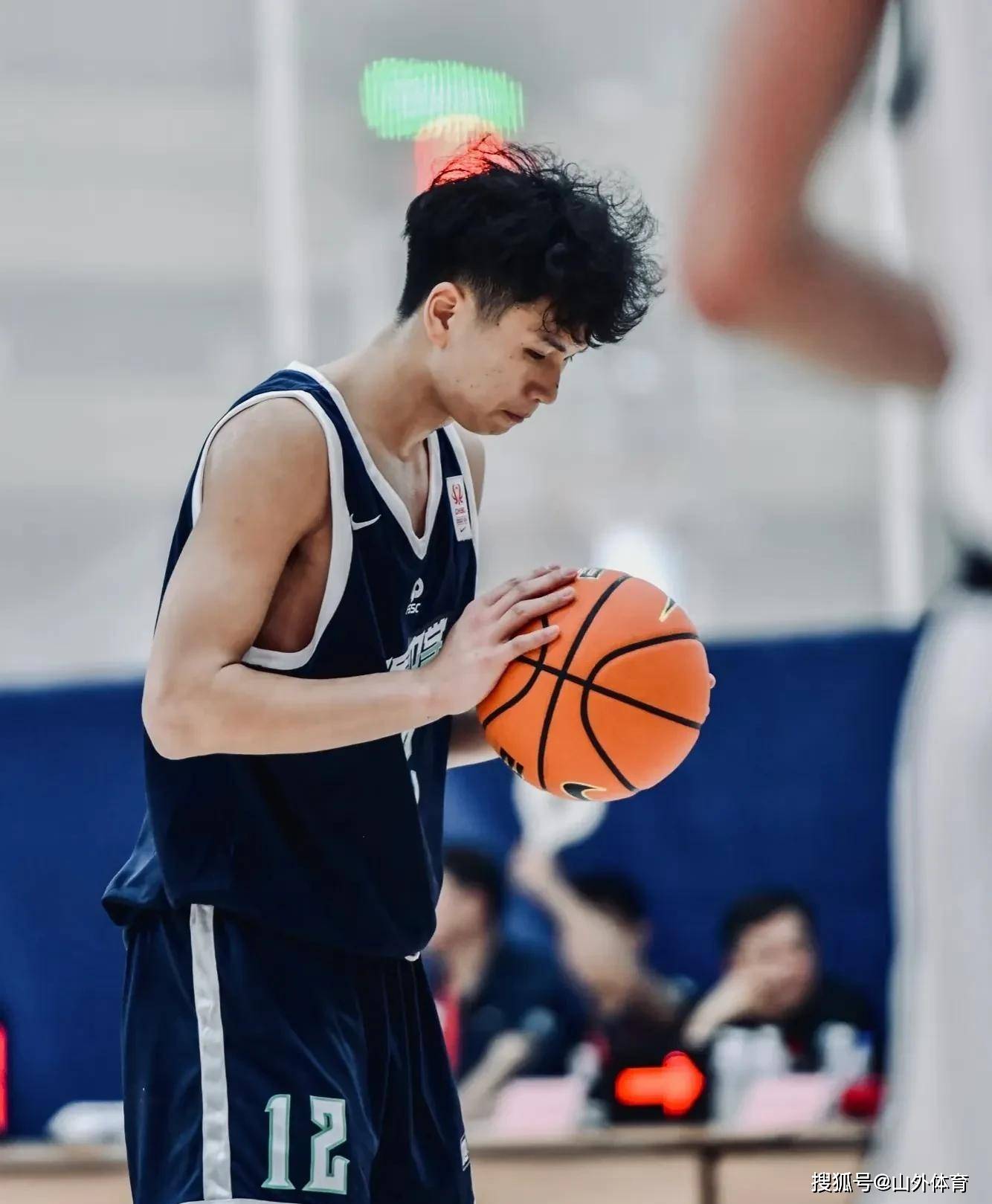 广州队训练开放日；转会期内部沟通引欢呼；NBA总决赛在即；纪律约束更严格的简单介绍