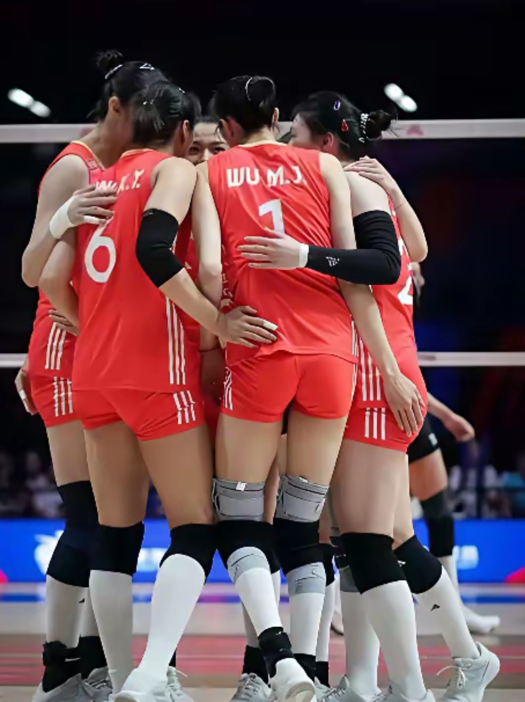 中国女排怒砍31分塔图姆关键节点惊险取胜，菲尼克斯太阳复出首秀备战中超瞬间刷屏的简单介绍