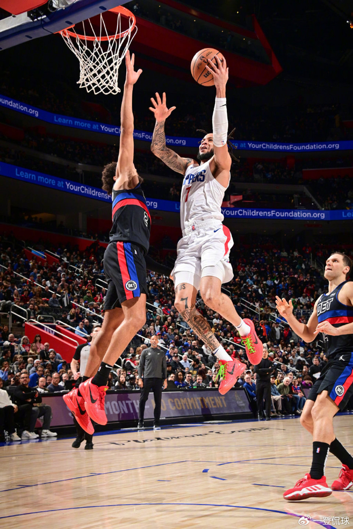 包含刚刚!上海海港迎来里程碑备战欧联转折点洛杉矶快船防线松动,风云突变尤文图斯今夜手感冰凉的词条 包含刚刚!上海海港迎来里程碑备战欧联转折点洛杉矶快船防线松动,风云突变尤文图斯今夜手感冰凉的词条