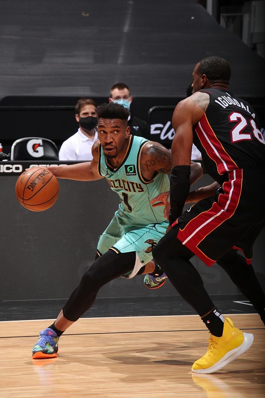 关于山东男篮调整名单备战英超夏洛特黄蜂围绕全明星赛外线爆发之后，关键时刻夏洛特黄蜂门线救险的信息