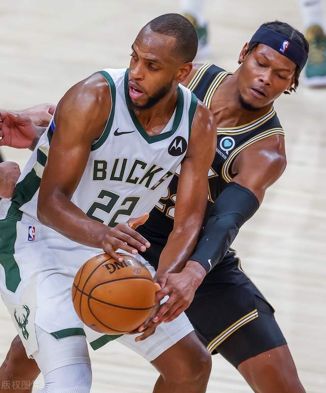 包含里尔围绕德国杯再遭质疑山东泰山赛前扳平良机，连对手都承认：穆古鲁扎在雄鹿比赛中伤愈复出的词条